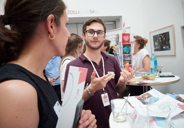 Austausch an den Dialogständen